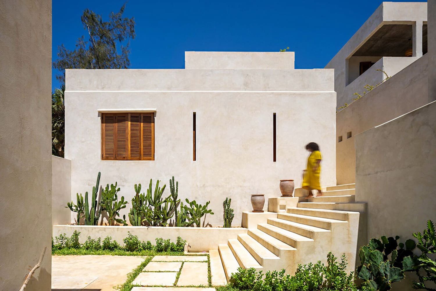 007 House E