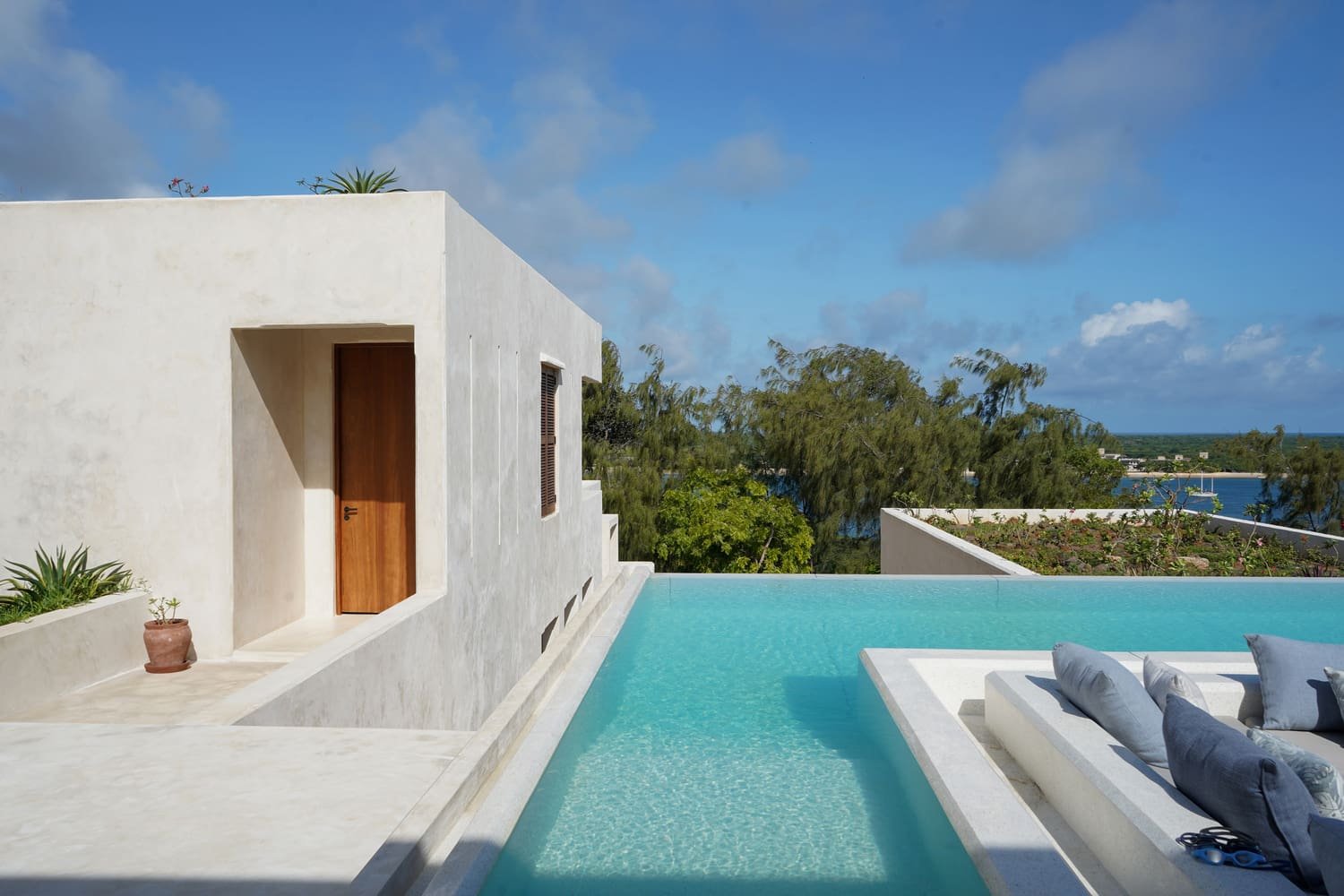 025 House E